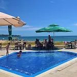 C - бийч с アパート