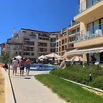 アパート C - бийч с