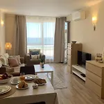 C - бийч с アパート