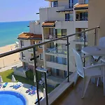 C - бийч с アパート *