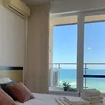 C - бийч с アパート