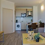 アパート C - бийч с *