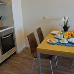 アパート C - бийч с *