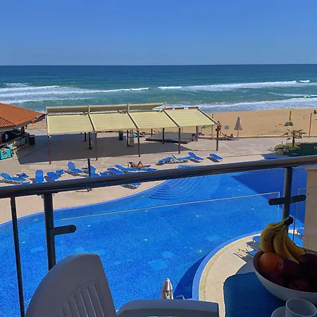 C - бийч с アパート *