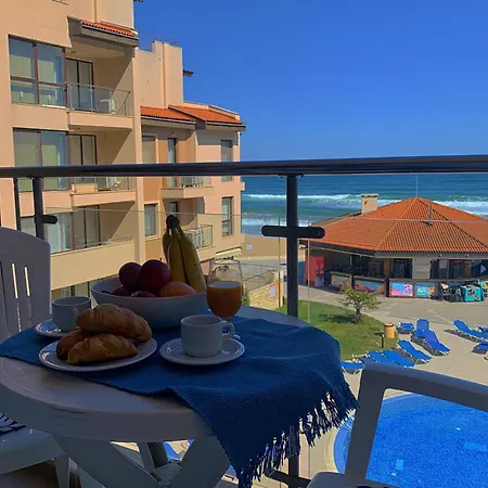 アパート C - бийч с