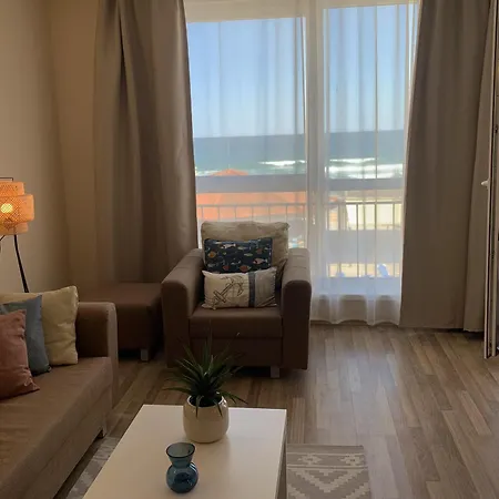 アパート C - бийч с *