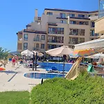 C - бийч с * Obzor