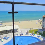C - бийч с Apartment