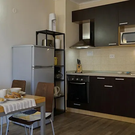 C - бийч с Апартамент *