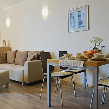 C - бийч с Апартамент *