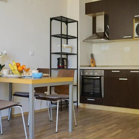 C - бийч с Апартамент