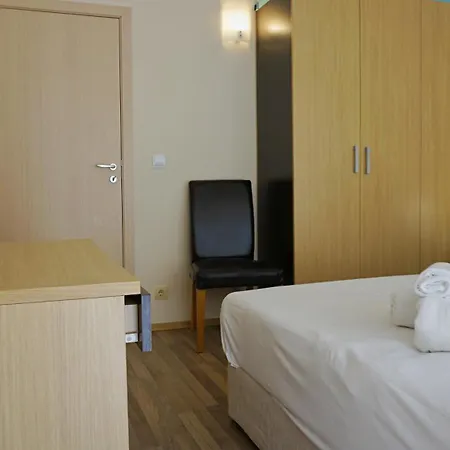 C - бийч с Апартамент