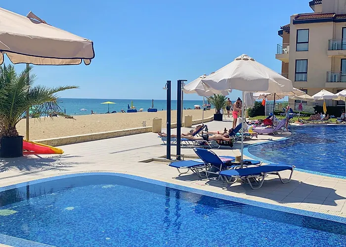 C - бийч с דירה