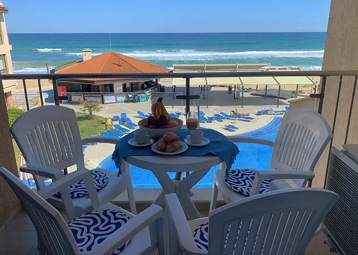 C - бийч с דירה