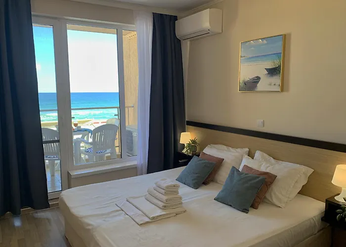 C - бийч с דירה