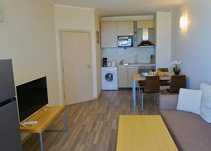 C - бийч с Apartment